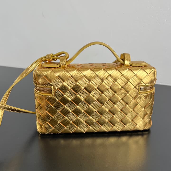 Bottega Veneta Vanity Case Shoulder Bag – Christmas Limited Edition in Metallic Gold