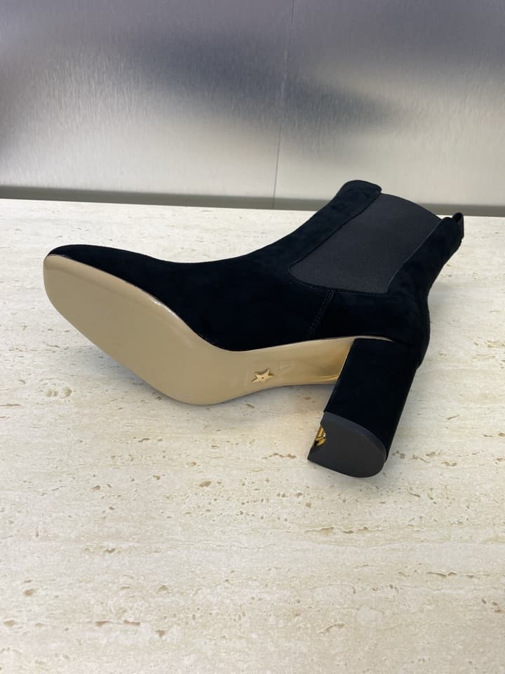 Dior D-Art Chunky Heel Chelsea Ankle Boots – 2025FW in Black Suede
