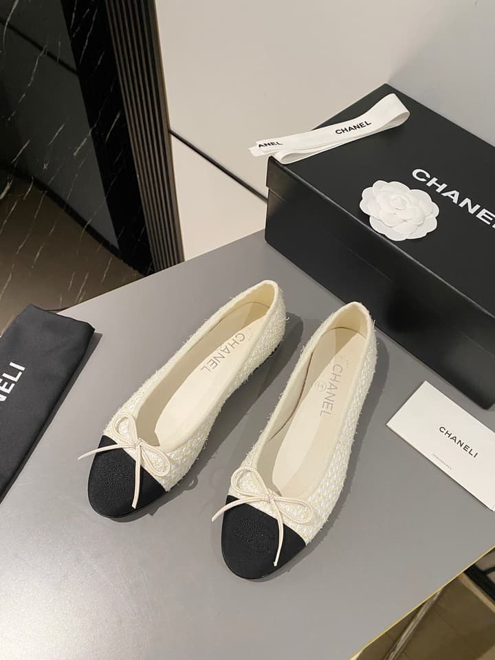 Chanel Classic Ballet Flats in Fuchsia Embossed
