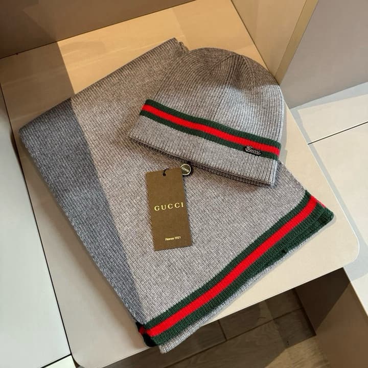 Gucci Classic Knitted Wool Scarf Hat Set – Men's