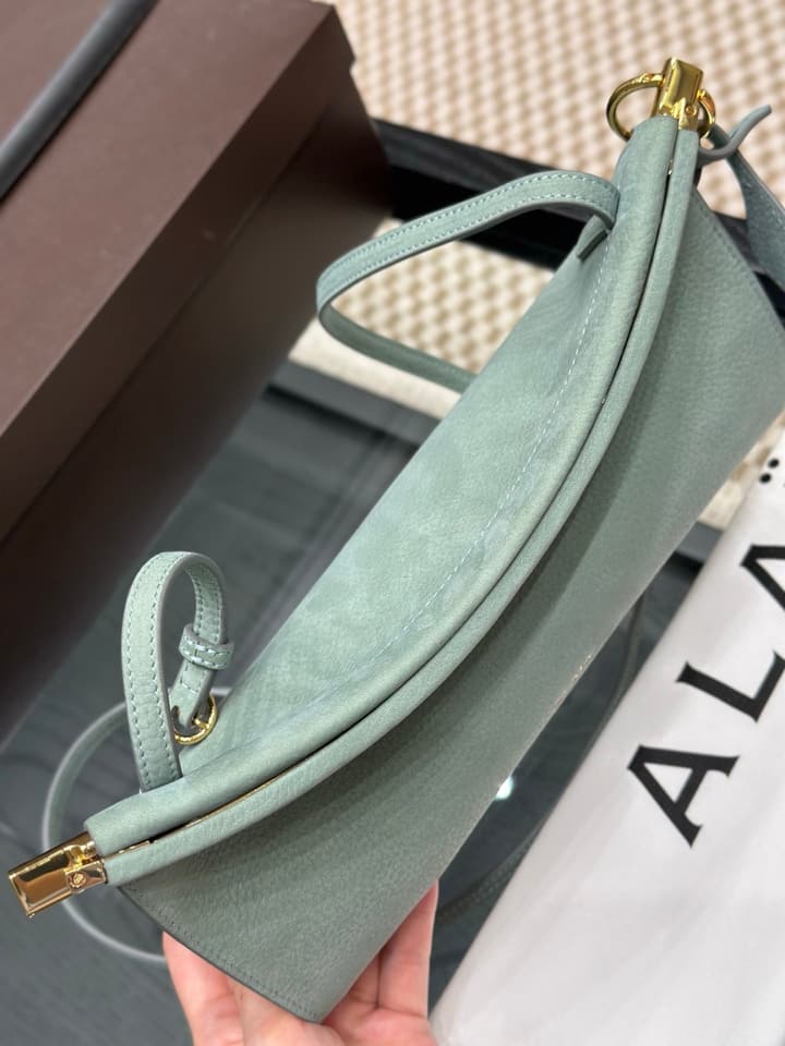 Alaïa Shoulder & Crossbody Bag in Green