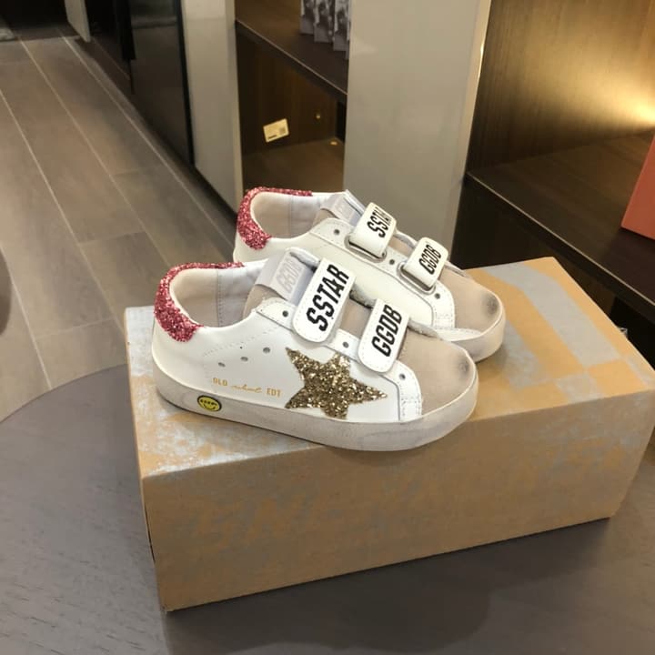 Golden Goose Kids Distressed Sneakers – Kids Collection in White With Black Heel And Grey Star