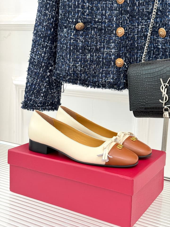 Valentino VLogo Metal Buckle Ballet Flats – 25FW in Charcoal