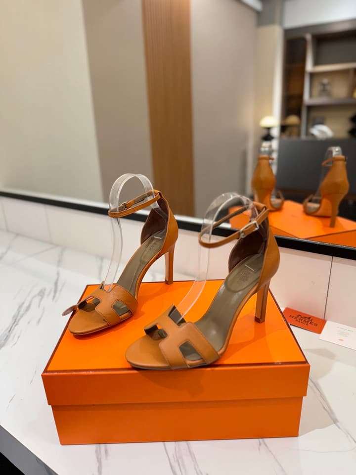 Hermès Classic H Palm Grain Heeled Sandals – 9cm in Black