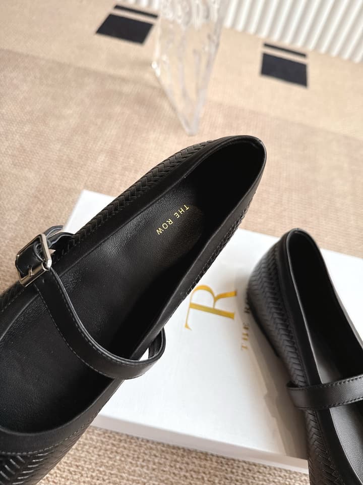 The Row Canal Minimalist Round-Toe Ballet Flats – 2025 Autumn/Winter Collection in Matte Black