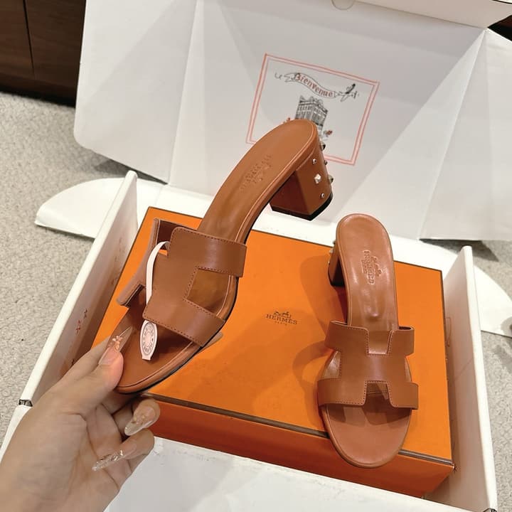 Hermès Oasis H-Slippers Sandals – New Colorway in Black Leather
