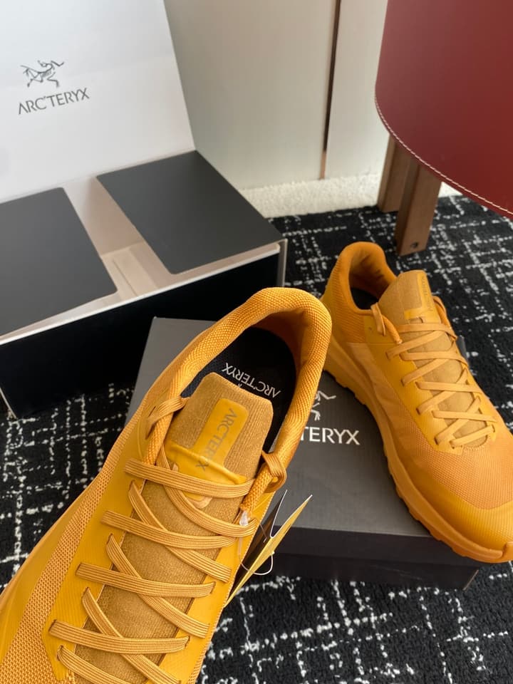 Arc'teryx Norvan VT Trail Running Shoes in Black With White Sole
