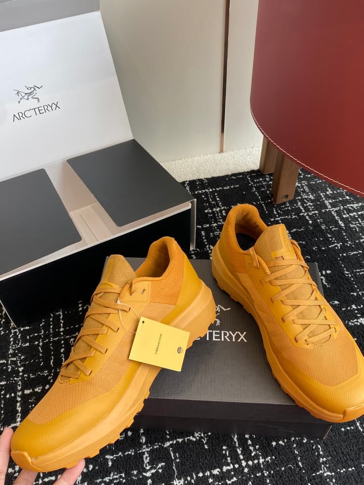 Arc'teryx Norvan VT Trail Running Shoes in Black With White Sole