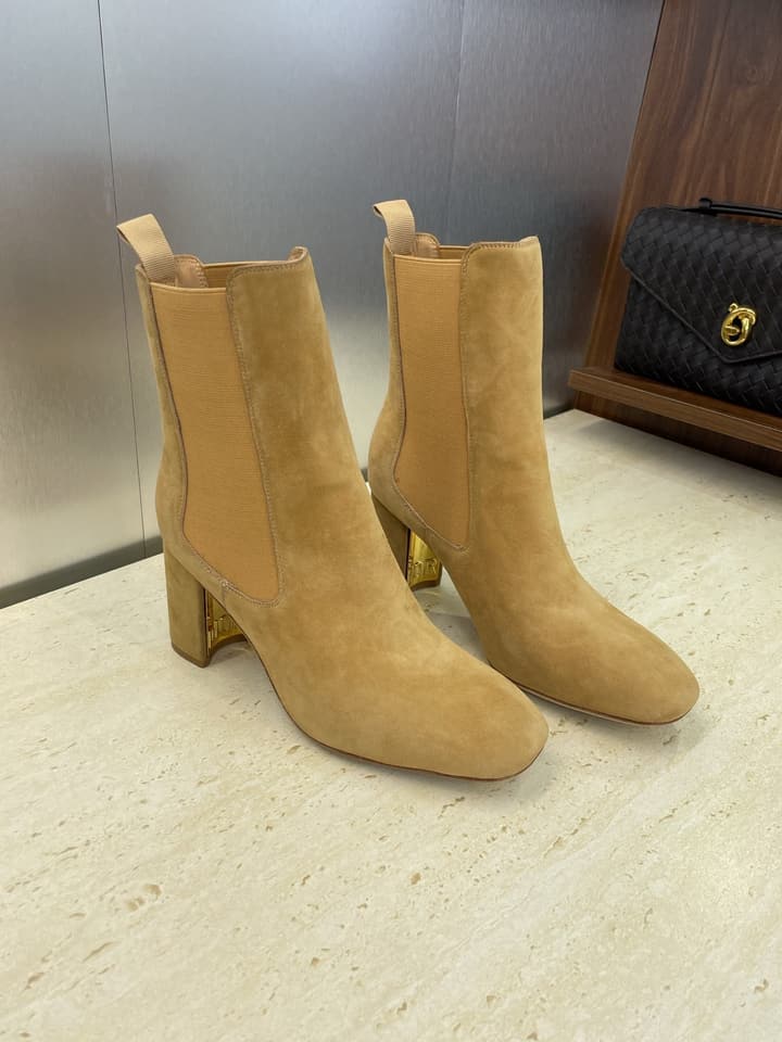 Dior D-Art Chunky Heel Chelsea Ankle Boots – 2025FW in Black Suede