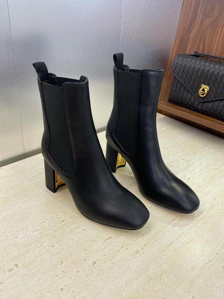 Dior D-Art Chunky Heel Chelsea Ankle Boots – 2025FW in Black Suede