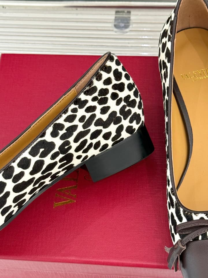 Valentino VLogo Metal Buckle Ballet Flats – 25FW in Charcoal