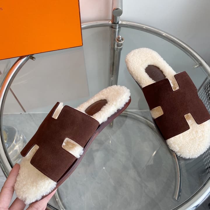 Hermès Izmir Classic H Wool Slippers in Black