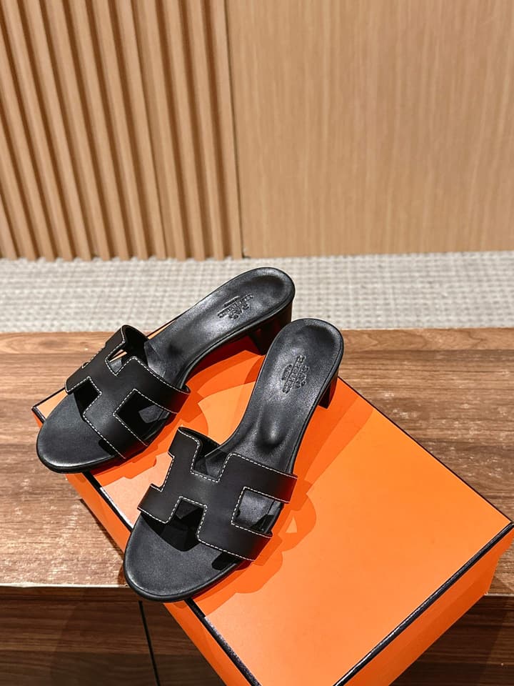 Hermès Classic H-Logo Chunky Heel Sandals in Black Leather