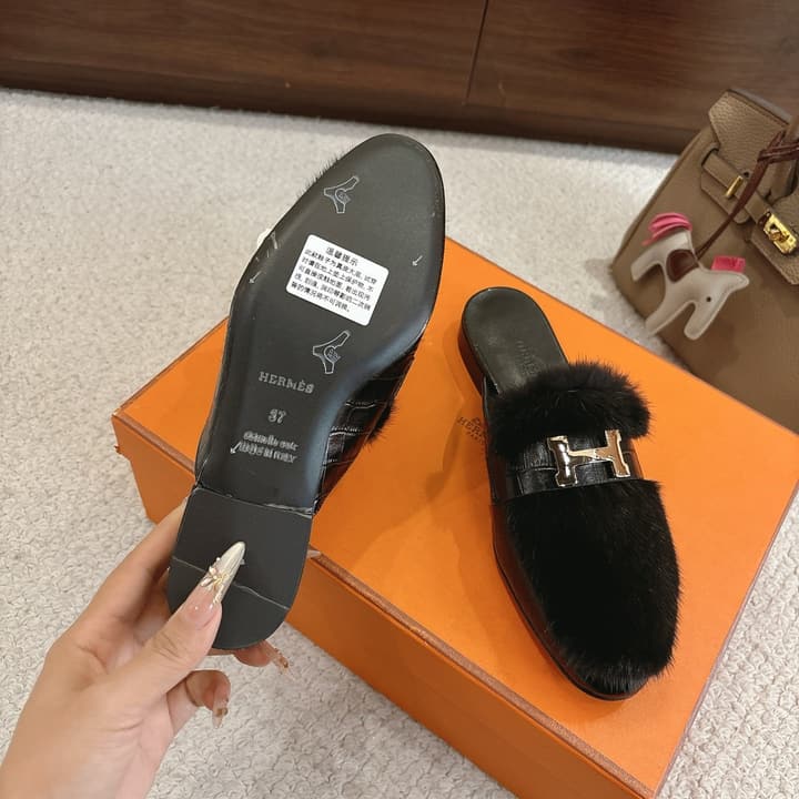 Hermès Mink Suede Loafers & Mules – Autumn/Winter Collection in Black Fur With Gold H