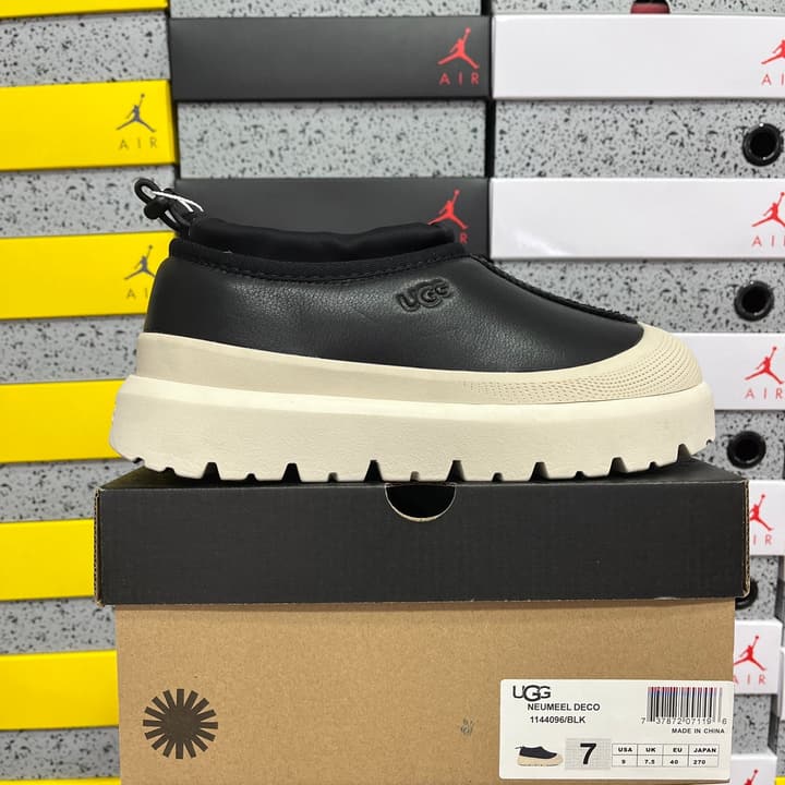 UGG Platform Low-Cut Snow Boots in Black Suede Slip-on