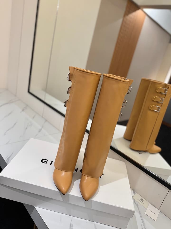 Givenchy Lock Detail Knee-High Boots – 2024 Spring/Summer Collection in Black