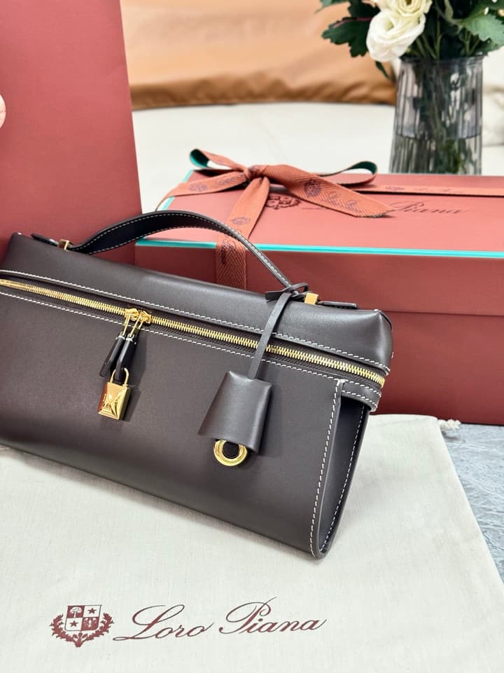 Loro Piana Extra Clutch L29 in Black Leather