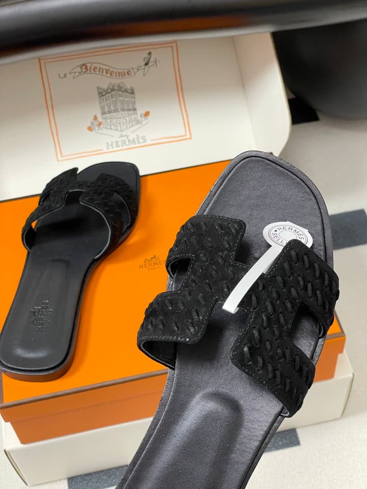 Hermès Oran Woven Suede Sandals – 2025 Collection in Black Leather