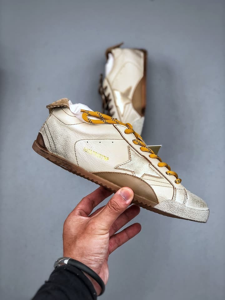 Golden Goose Distressed German Army Trainers – 25SS in Brown