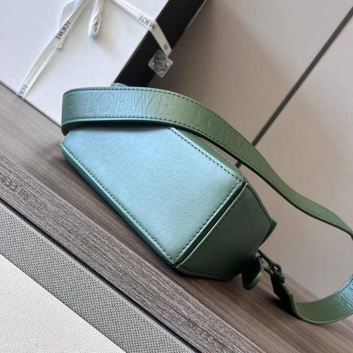 Loewe Puzzle Bag in Black