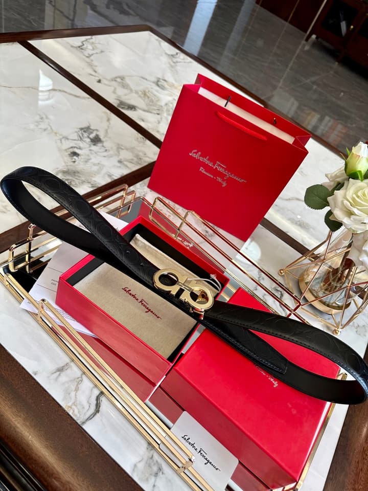 Ferragamo Leather Belt in Black Patent H-buckle