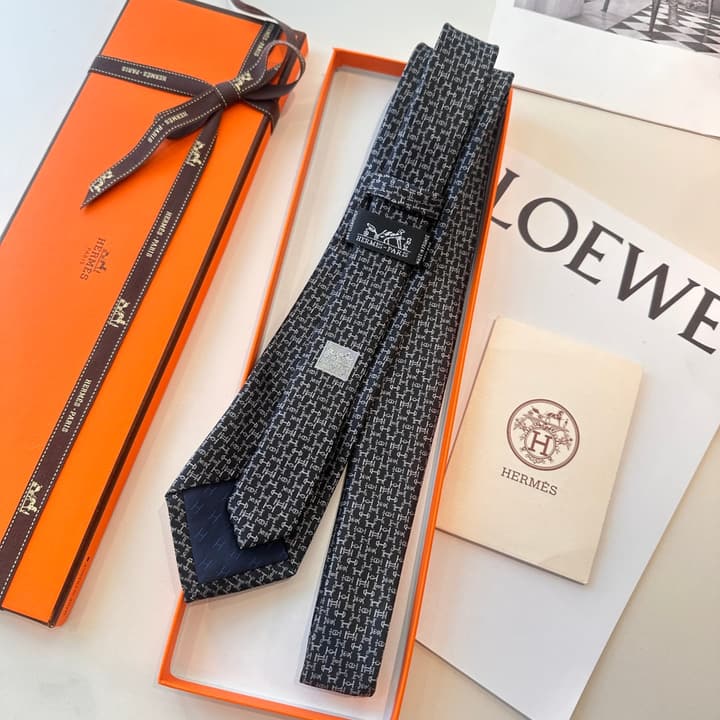 Hermès Men's H-Logo Silk Tie in Black