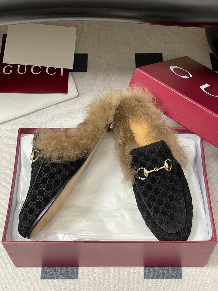 Gucci Princetown Classic Wool Mules – 2025 Fall Latest Edition in Black Croc Embossed Leather