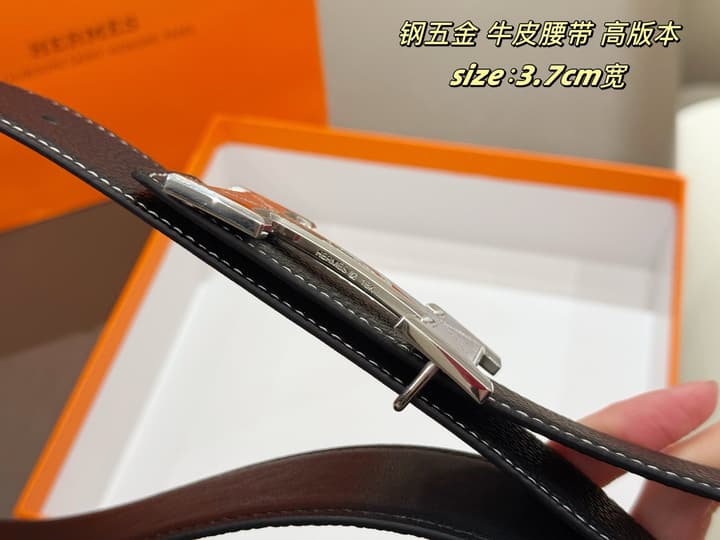Hermès Men's Classic Leather Belt with Steel Hardware in Gold