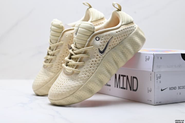Nike Mind 002 Technology Training Shoes in Black