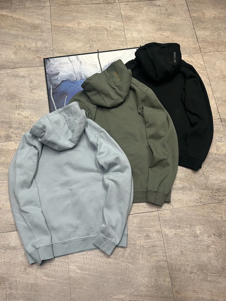 Arc'teryx Emblem Fleece Hoodie in Classic Black