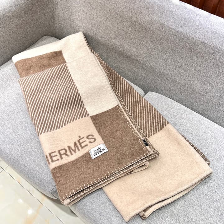 Hermès H Riviera Wool Cashmere Blanket in Beige And Taupe Reversible