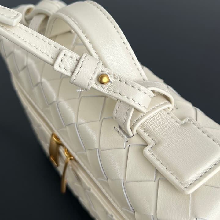 Bottega Veneta Intrecciato Vanity Case in Cream