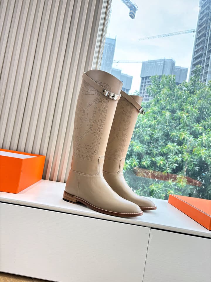 Hermès Classic Knee-High Boots – 2025FW in Assorted Buckle Riding Boots Display