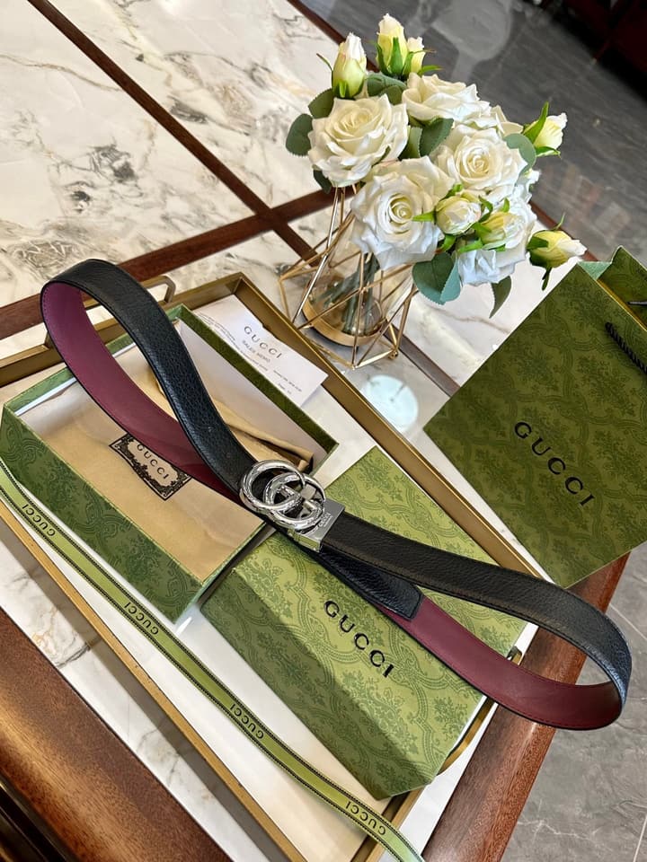 Gucci Leather Belt with Original Brass Buckle in Black Leather With Gold Buckle
