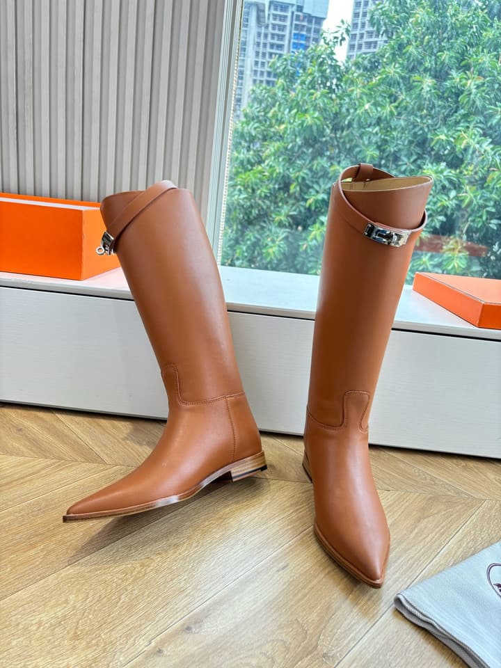 Hermès Classic Knee-High Boots – 2025 Autumn/Winter Collection in Two-tone Tan And Cream