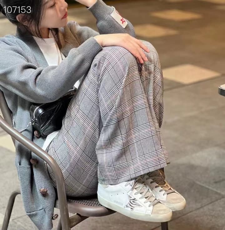 Golden Goose Superstar Graffiti Sneakers – SS22 in Black Star Rose Gold Toe