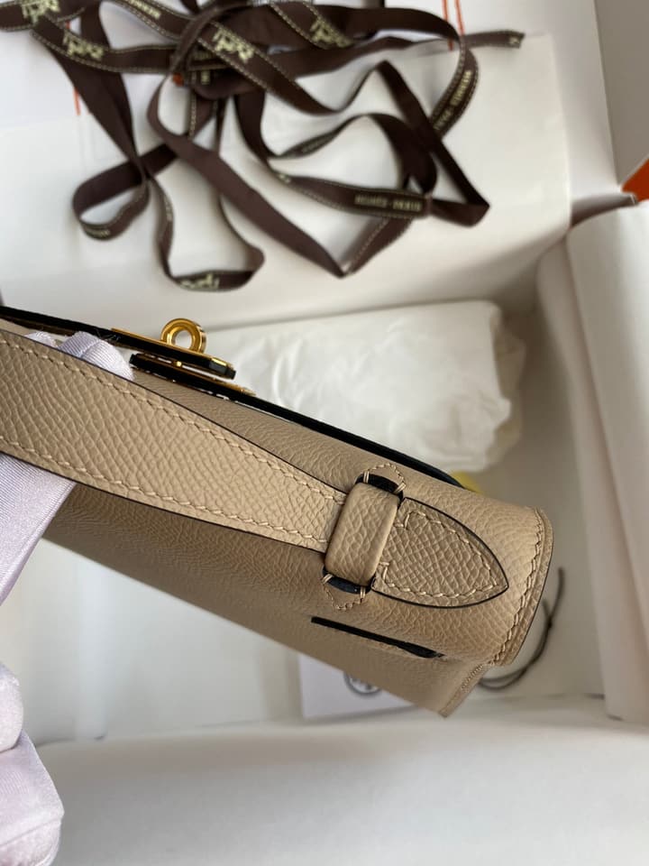 Hermès Kelly Mini Handbag – Trench Coat Grey in Bright Light Beige