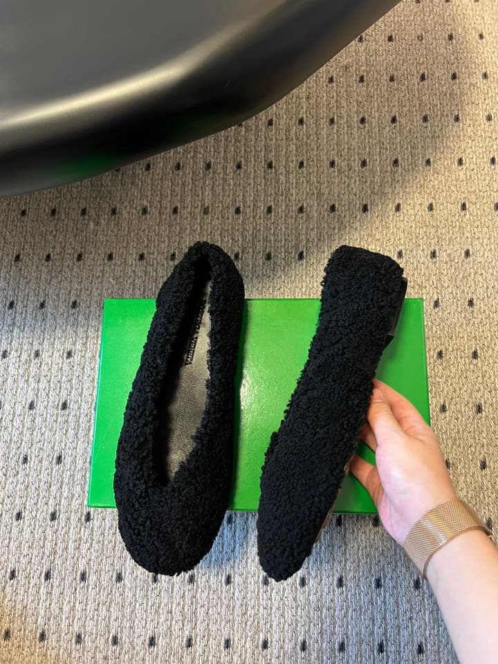Bottega Veneta Furry Ballet Flats – 25SS in Black