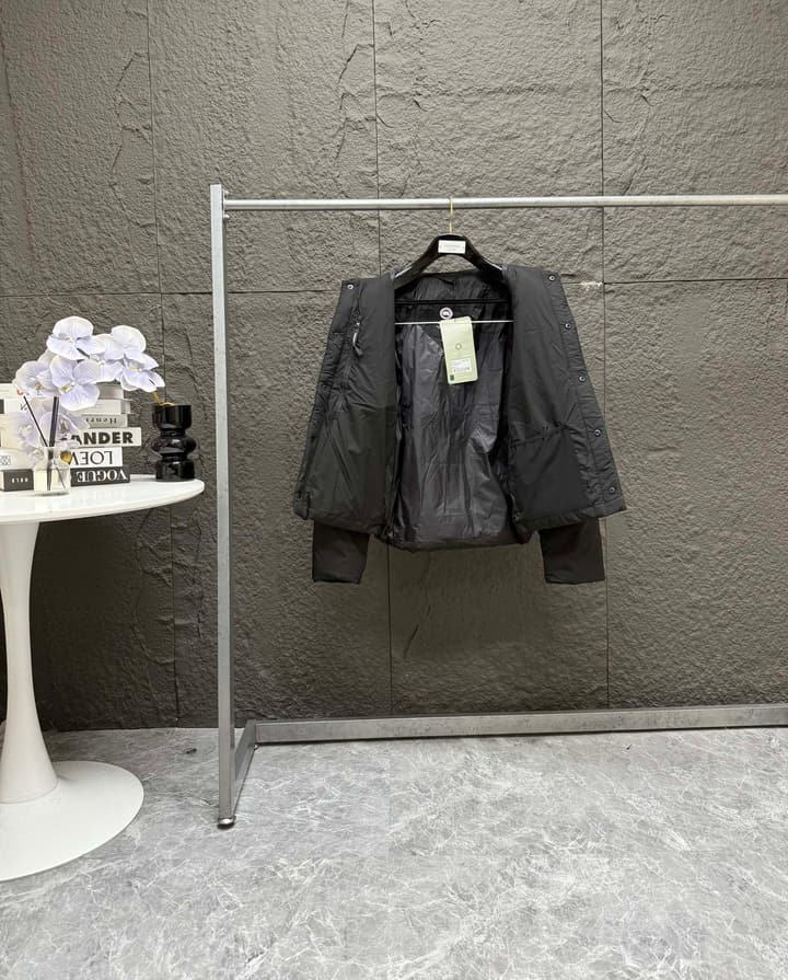 Canada Goose Lodge Series Coach Puffer Jacket – 2025 New Style in Black