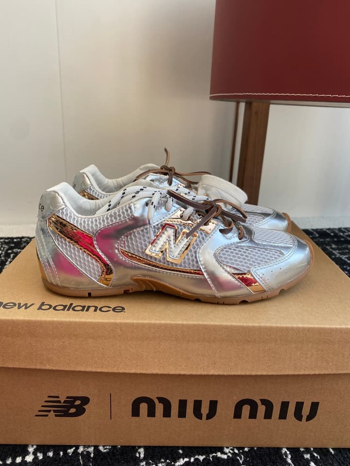 Miu Miu x New Balance 530 Sneakers – 25SS in Light Silver With Mixed Laces