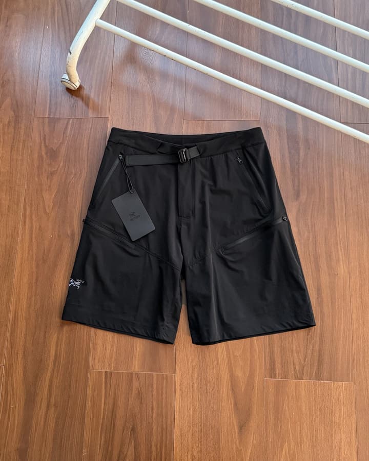 Arc'teryx Logo Embroidered Belted Casual Shorts – Summer Collection in Black
