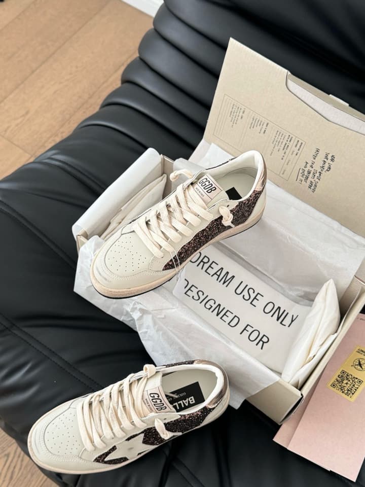 Golden Goose Distressed Graffiti Sneakers – 2024 Collection in Burgundy And White
