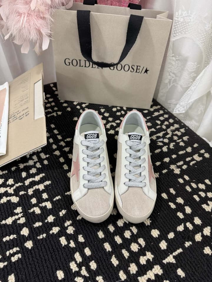 Golden Goose Super Star Leather Sneakers in Black Star Black Heel