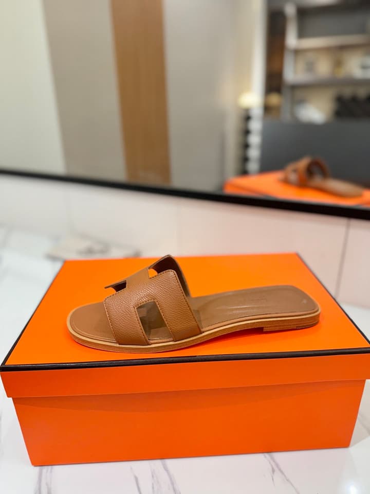 Hermès Classic H Palm Grain Leather Sandals in Black