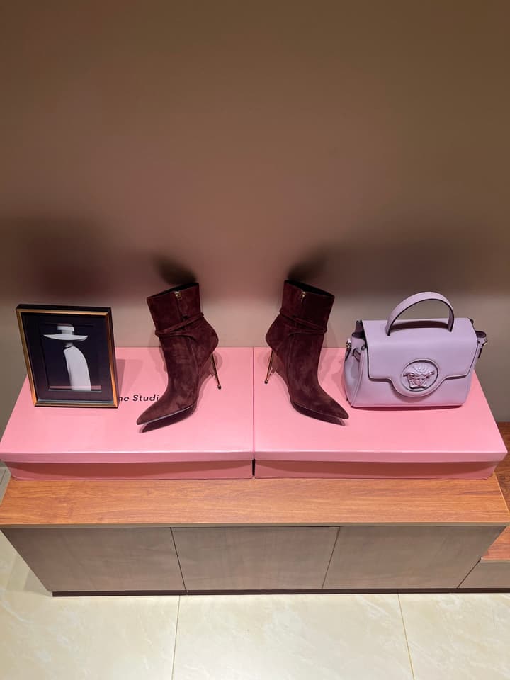 Tom Ford Luxury Metal Heel Ankle Boots in Black Leather