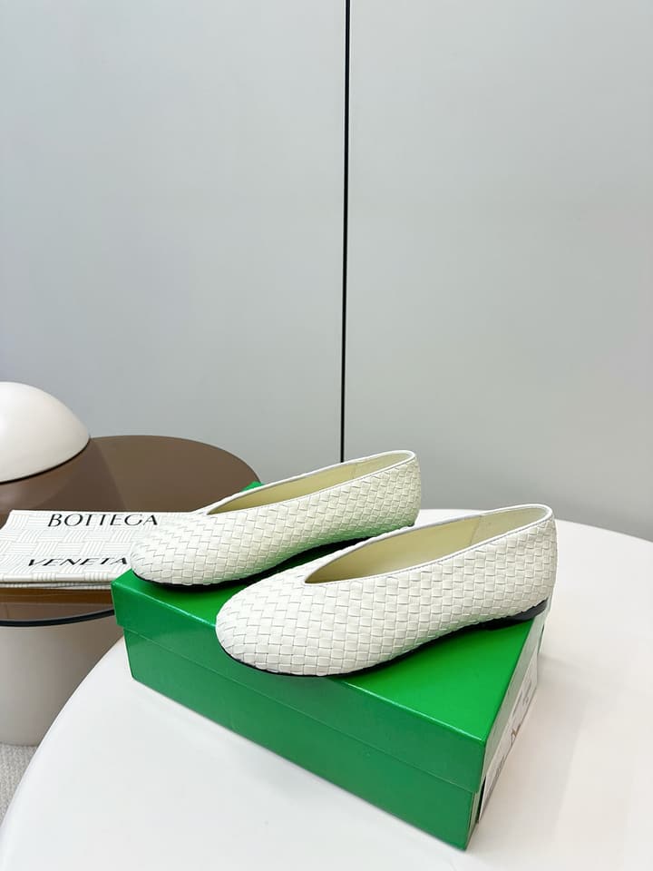 Bottega Veneta 2025 Woven Flat Shoes in Dark Brown
