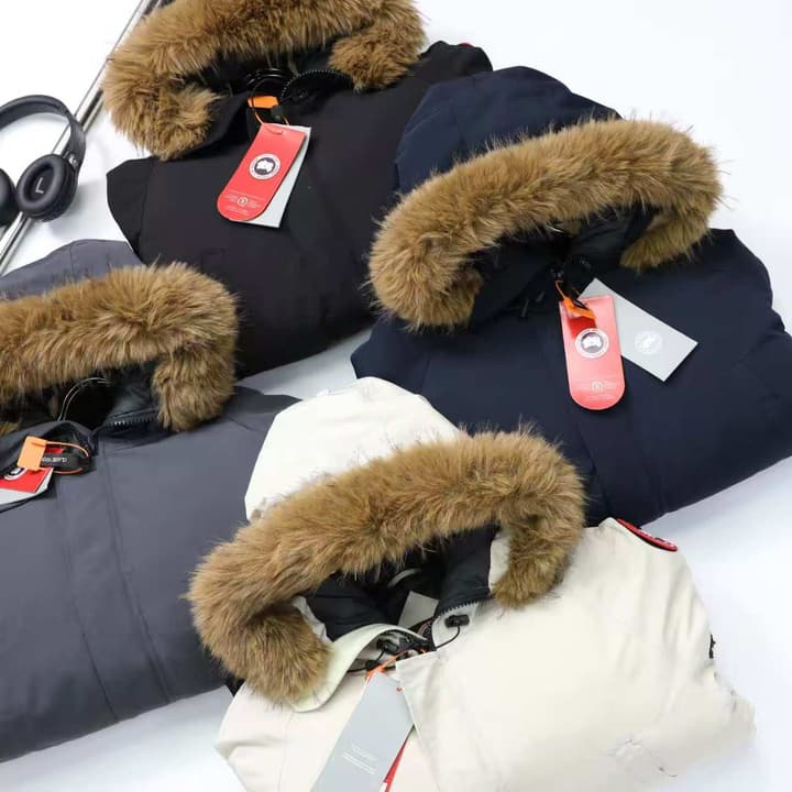 Canada Goose Grandview Black Label Hooded Puffer Jacket in Classic Black