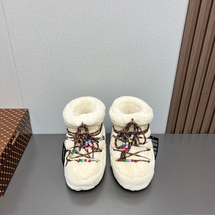 Moon Boot Y2K Fluffy Snow Boots – 2024FW in Cream Shearling