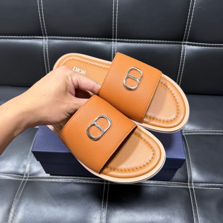 Dior Men's Pebbled Leather and Suede Slides – Spring/Summer Collection 2025 in Black Pebbled Leather Cross Strap