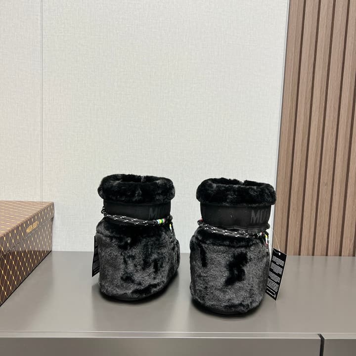 Moon Boot Y2K Fluffy Snow Boots – 2024FW in Cream Shearling